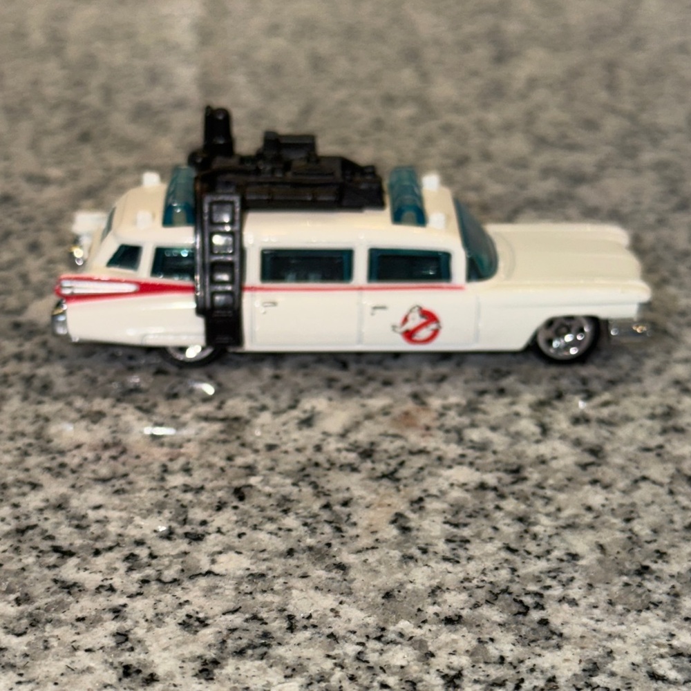 Vintage 2009 Hot Wheels Wheel White Ghostbusters Diecast Car